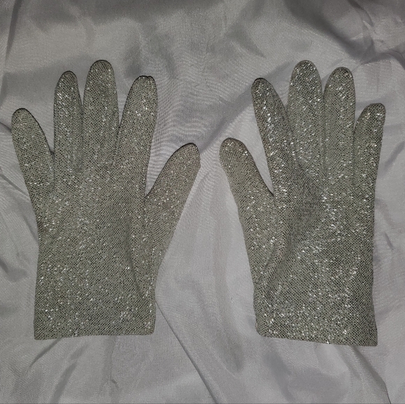 Vintage Style Metallic Small Purse with Chain and Metallic Gloves Set - Picture 9 of 16